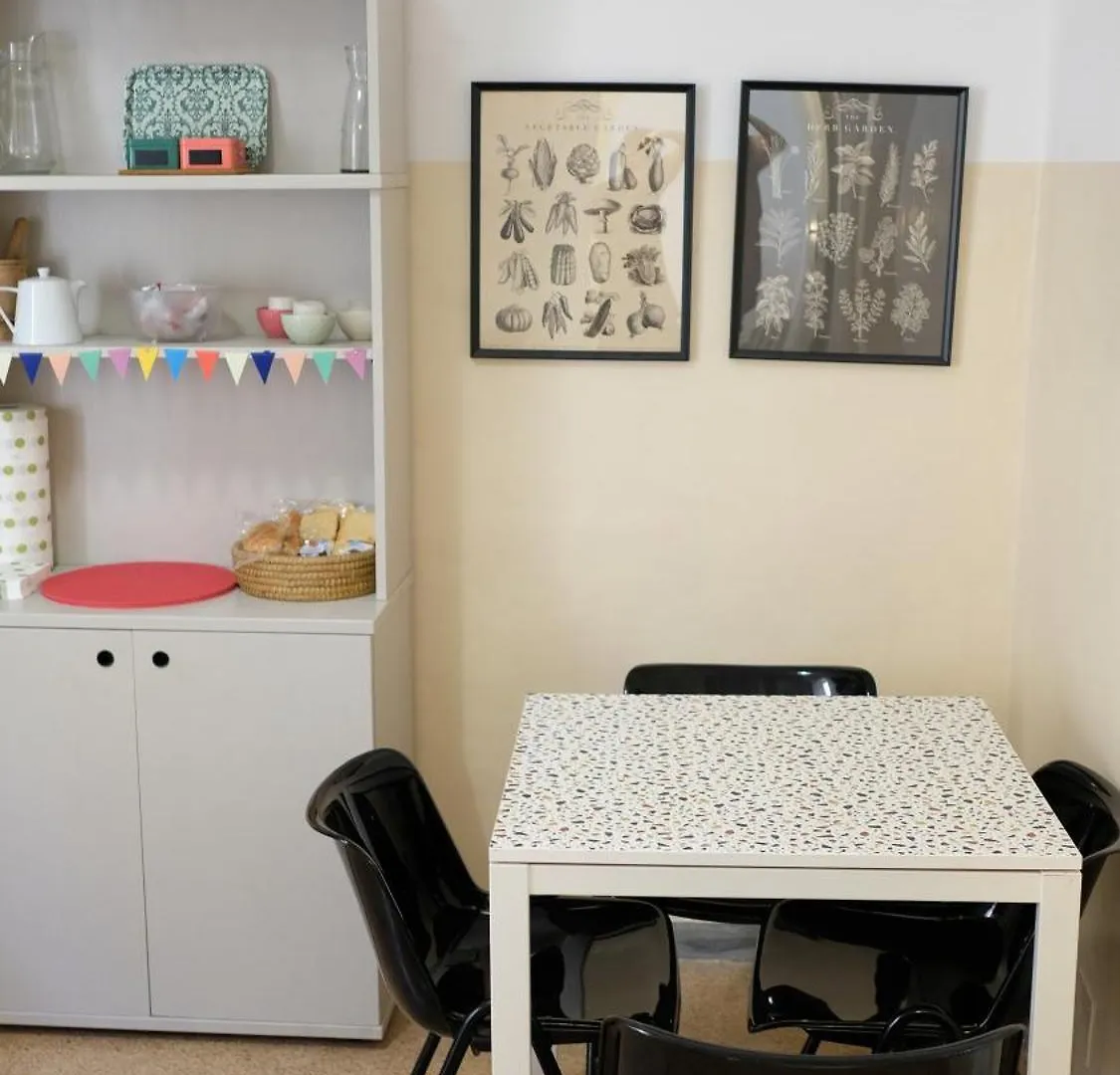 New! True-Stevere Amazing Double Bed For 5 Pax Rome Apartment