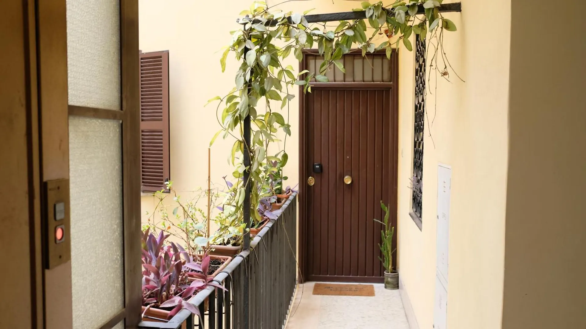 New! True-Stevere Amazing Double Bed For 5 Pax Rome Apartment