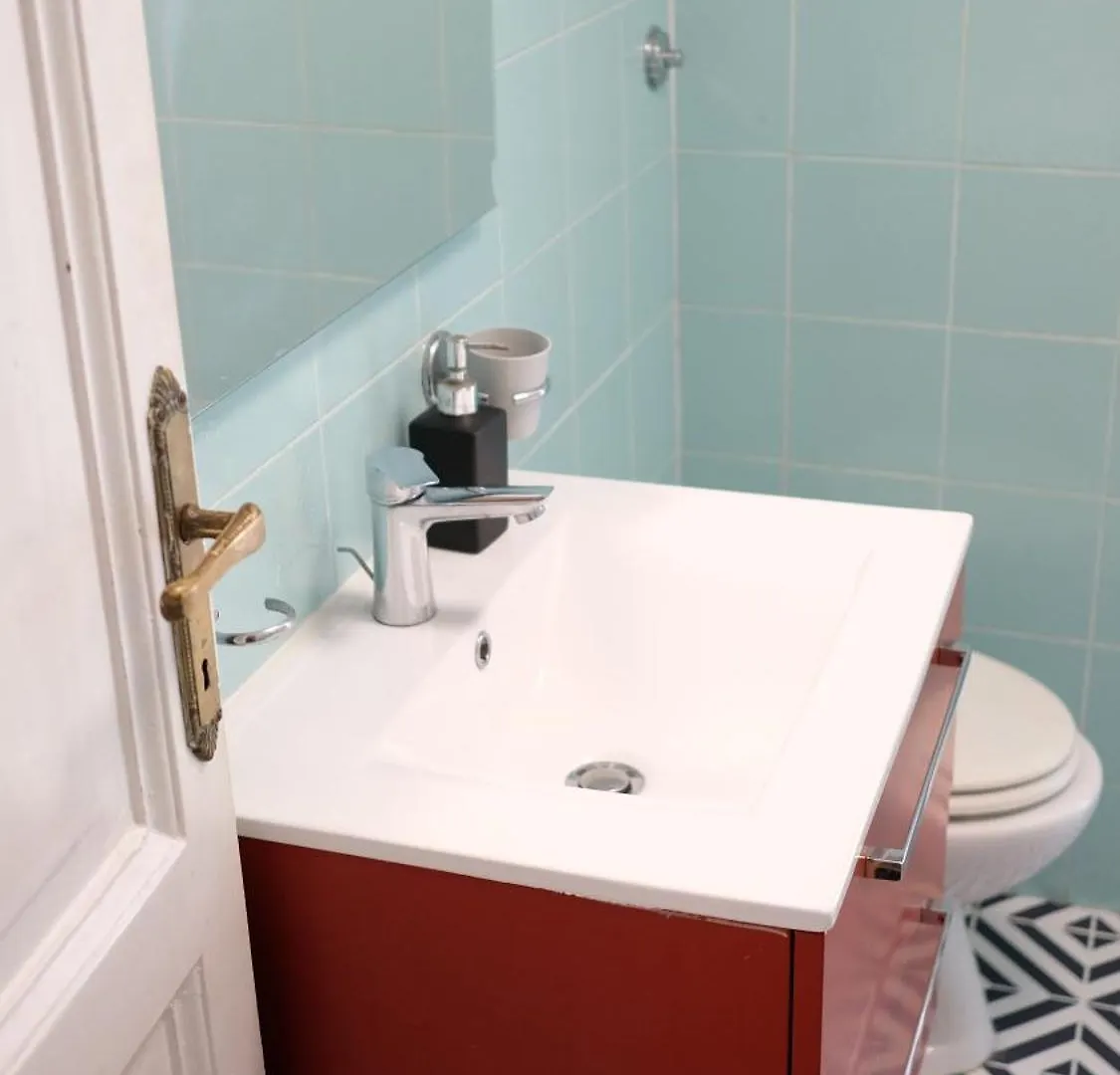 New! True-Stevere Amazing Double Bed For 5 Pax Rome Apartment